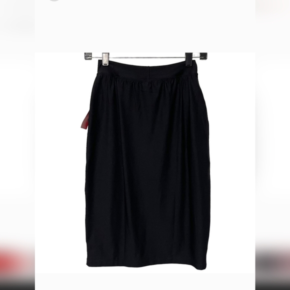 SPANX Dresses & Skirts - NWT SPANX Bod-A-Bing Skirt S